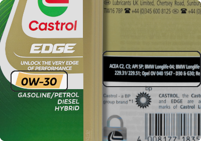 Eine Castrol &Ouml;l Dose ist einmal von vorne zu sehen und einmal von hinten. Markiert ist die Viskosit&auml;t 0w30 sowie die Spezifikationen auf der R&uuml;ckseite der Dose.