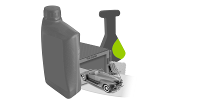 Ein Oldtimer steht in einer Garage. Im Vordergrund ist eine &Ouml;ldose und im Hintergrund ein Elmeierkolben.