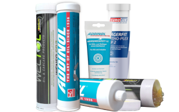 Verschiedene Fettkartuschen stehen zusammen.